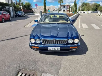 Usata Jaguar XJ6 Sovereign 245 CV (180 kW) 1996 Blu/azzurro Berlina