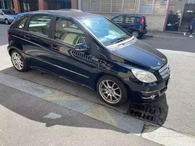 Usata Mercedes B180 109 CV (80 kW) 2010 Nero Monovolume