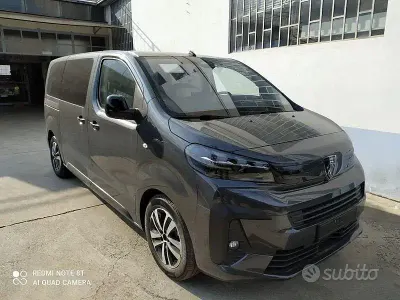 Nuova Peugeot Traveller Business-Line 2026 Grigio Monovolume