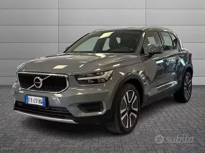 Begagnad Volvo XC40 Momentum 163 HK (119 kW) 2019 Grå SUV