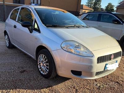 Grigio Usata 2013 Fiat Grande Punto Utilitaria | 2500 € (Buon prezzo)