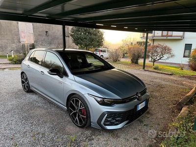 Usata VW Golf VIII GTI 265 CV (194 kW) 2024 Grigio Berlina