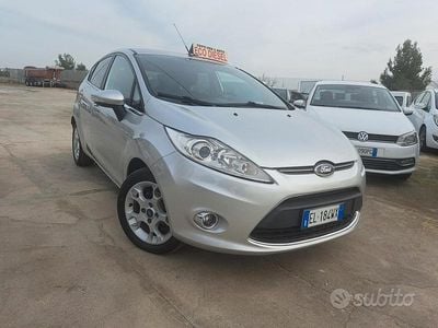 Usata Ford Fiesta Titanium 71 CV (52 kW) 2012 Grigio Utilitaria