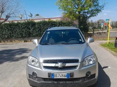 Usata Chevrolet Captiva 150 CV (110 kW) 2008 Grigio SUV