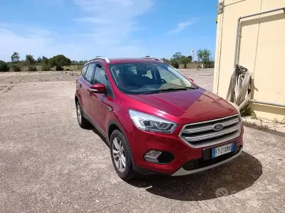 Usata Ford Kuga 120 CV (88 kW) 2018 Rosso SUV