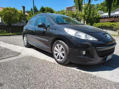 Usata Peugeot 207 73 CV (53 kW) 2010 Nero Berlina