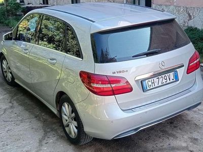 Usata Mercedes B180 109 CV (80 kW) 2017 Grigio Monovolume