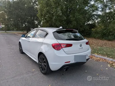 Usata Alfa Romeo Giulietta 170 CV (125 kW) 2011 Bianco Utilitaria