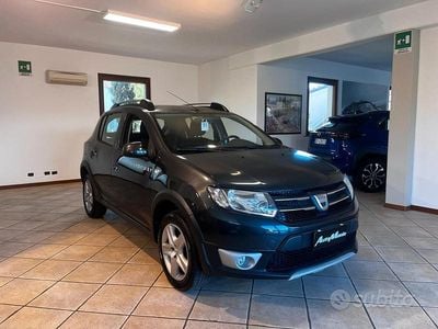 Usata Dacia Sandero Stepway 90 CV (66 kW) 2016 Grigio Berlina
