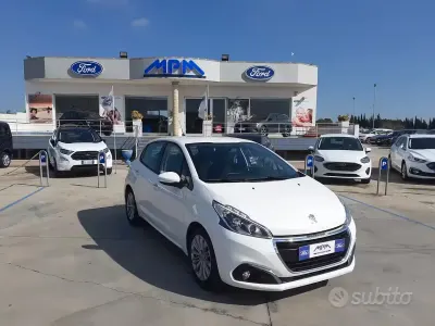 Begagnad Peugeot 208 Active 100 HK (73 kW) 2019 Vit Halvkombi