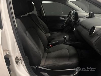 Käytetty Audi A1 Admired 90 HP (66 kW) 2015 Valkoinen Viistoperä