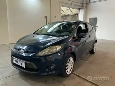 Usado Ford Fiesta 95 HP (69 kW) 2010 Azul Sedan