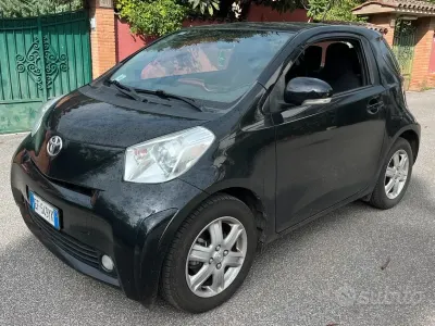 Usata Toyota iQ 68 CV (50 kW) 2011 Nero Utilitaria