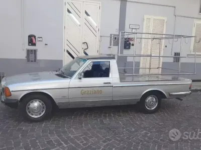 Usata Mercedes 240 72 CV (52 kW) 1982 Grigio Pick-up