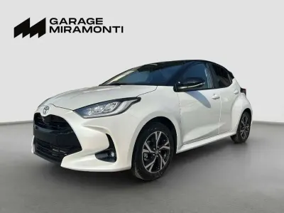 Begagnad Toyota Yaris Hybrid Trend 116 HK (85 kW) 2024 Vit Sedan