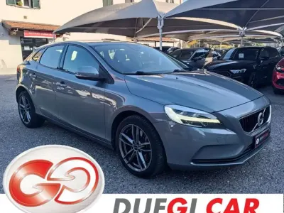 Usata Volvo V40 Business Edition 152 CV (111 kW) 2019 Grigio scuro Berlina