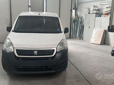 Usata Peugeot Partner Tepee 75 CV (55 kW) 2018 Bianco Monovolume