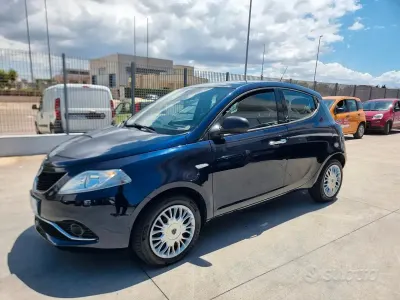 Usata Lancia Ypsilon Gold 69 CV (50 kW) 2016 Bluazzurro Utilitaria