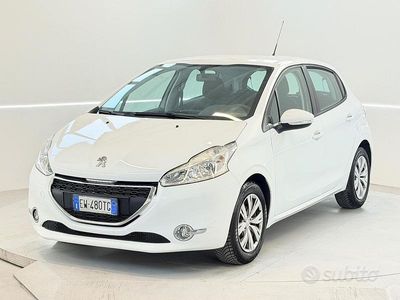 Usata Peugeot 208 68 CV (50 kW) 2014 Bianco Utilitaria