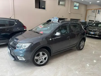Usata Dacia Sandero Stepway 90 CV (66 kW) 2018 Grigio Berlina