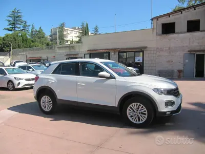 Usata VW T-Roc Business 150 CV (110 kW) 2021 Bianco SUV