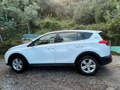 Usata Toyota RAV4 Anniversary 124 CV (91 kW) 2014 Bianco SUV