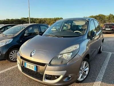 Usata Renault Scenic E-Tech XMOD 110 CV (80 kW) 2011 Berlina