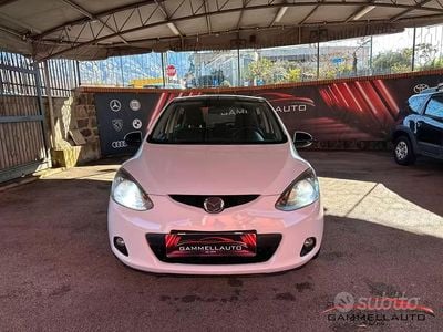 Usata Mazda 2 75 CV (55 kW) 2010 Bianco Utilitaria