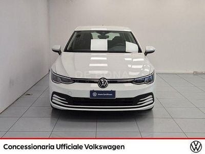 Usata VW Golf VIII Life 116 CV (85 kW) 2022 Bianco Utilitaria