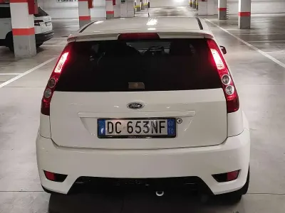 Usata Ford Fiesta ST 150 CV (110 kW) 2006 Bianco Utilitaria
