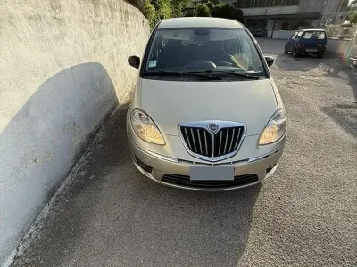 Usata Lancia Musa 95 CV (69 kW) 2012 Giallo Monovolume