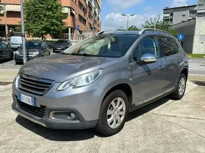 Usata Peugeot 2008 Allure 99 CV (72 kW) 2015 Grigio SUV