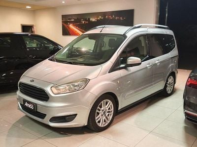 Usata Ford Tourneo Courier Titanium 95 CV (69 kW) 2014 Grigio Monovolume