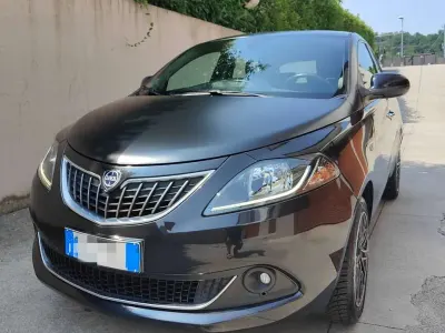 Usata Lancia Ypsilon Gold 69 CV (50 kW) 2021 Nero Utilitaria