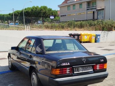 Usata Mercedes 190 109 CV (80 kW) 1990 Nero Berlina