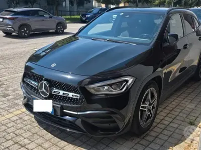 Usata Mercedes GLA200 Premium 150 CV (110 kW) 2022 Nero SUV