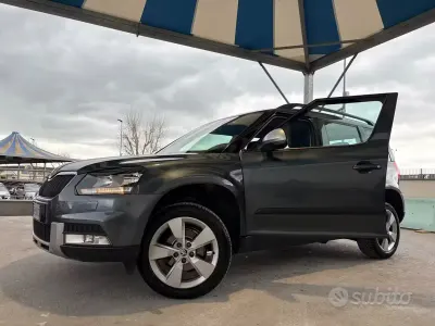 Usata Skoda Yeti Outdoor Elegance 110 CV (80 kW) 2014 Grigio SUV