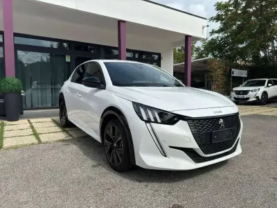 Usata Peugeot 208 GT 131 CV (96 kW) 2022 Bianco banchisa Utilitaria