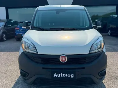 Usata Fiat Doblò Lounge 120 CV (88 kW) 2021 Bianco Monovolume