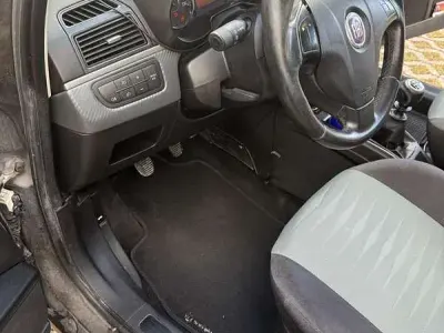 Usata Fiat Grande Punto Dynamic 77 CV (56 kW) 2009 Marrone Utilitaria