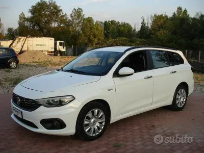 Usata Fiat Tipo Easy 120 CV (88 kW) 2016 Bianco pastello Station wagon