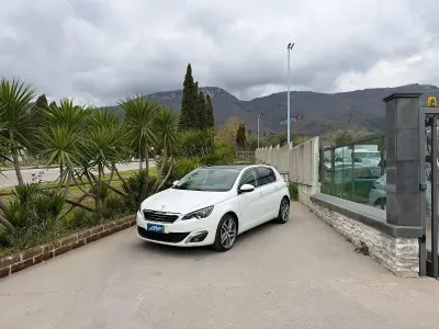Usata Peugeot 308 Allure 120 CV (88 kW) 2016 Bianco Berlina