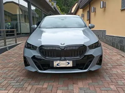 Usata BMW 520 M Sport 197 CV (144 kW) 2025 Grigio Berlina