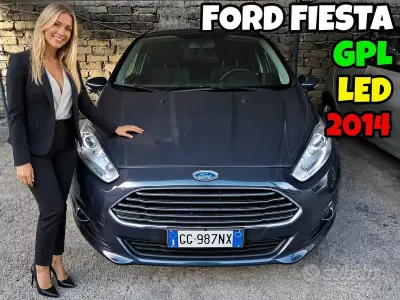 Usata Ford Fiesta 97 CV (71 kW) 2014 Grigio Utilitaria