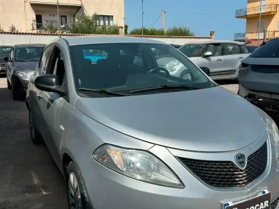 Usata Lancia Ypsilon Gold 95 CV (69 kW) 2015 Grigio Utilitaria