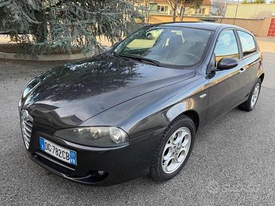 Usata Alfa Romeo 147 119 CV (87 kW) 2007 Nero Utilitaria
