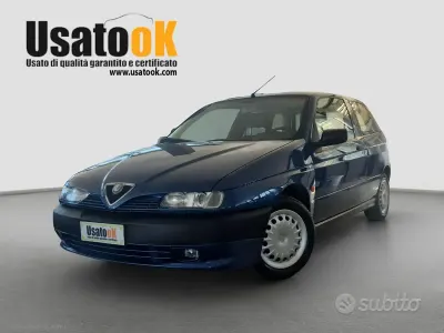 Usata Alfa Romeo 145 103 CV (75 kW) 1997 Blu Utilitaria