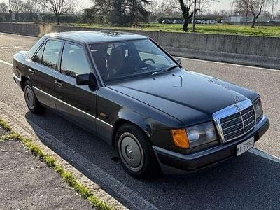 Begagnad Mercedes 250 90 HK (66 kW) 1990