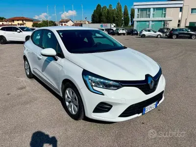Usata Renault Clio V SE 75 CV (55 kW) 2020 Bianco Berlina