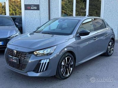Usata Peugeot 208 Allure 101 CV (74 kW) 2025 Grigio Utilitaria